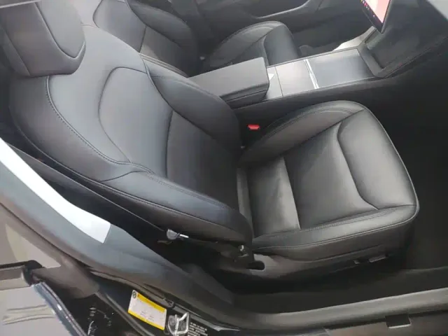 Tesla Model 3 — Фото автомобиля 24