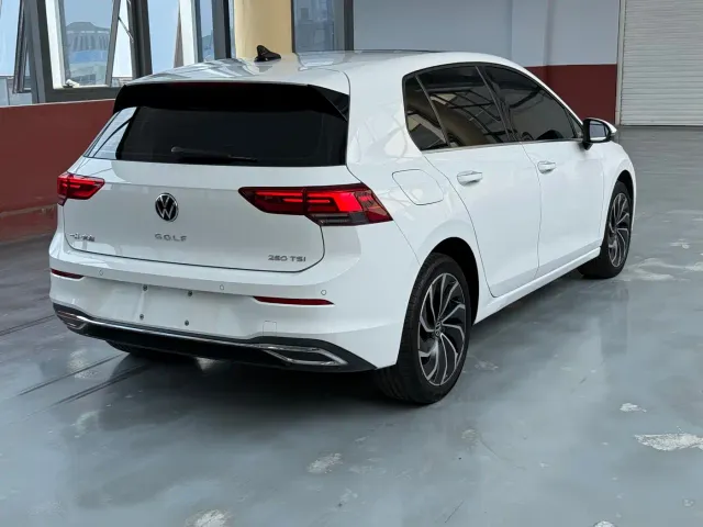 Volkswagen Golf — Фото автомобиля 14