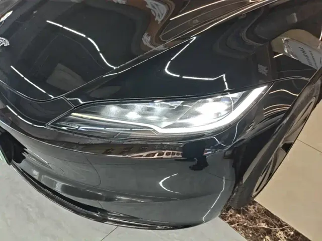 Tesla Model 3 — Фото автомобиля 23