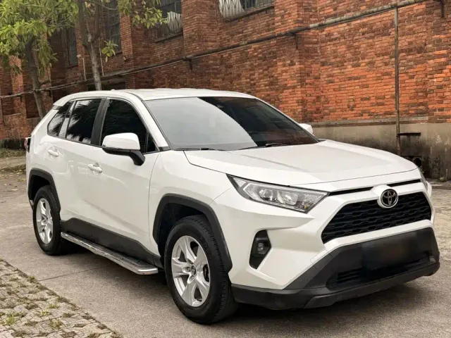Toyota RAV4 — Фото автомобиля 5