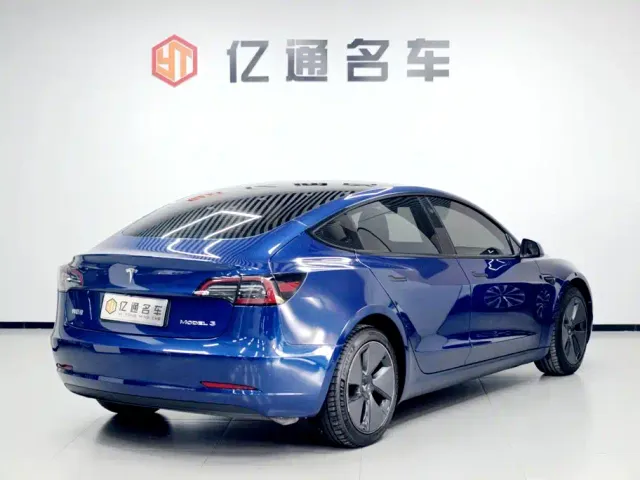Tesla Model 3 — Фото автомобиля 20
