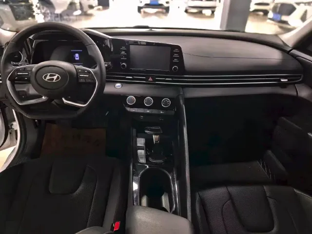 Hyundai Elantra — Фото автомобиля 4