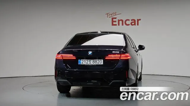 BMW 5-Series — Фото автомобиля 3