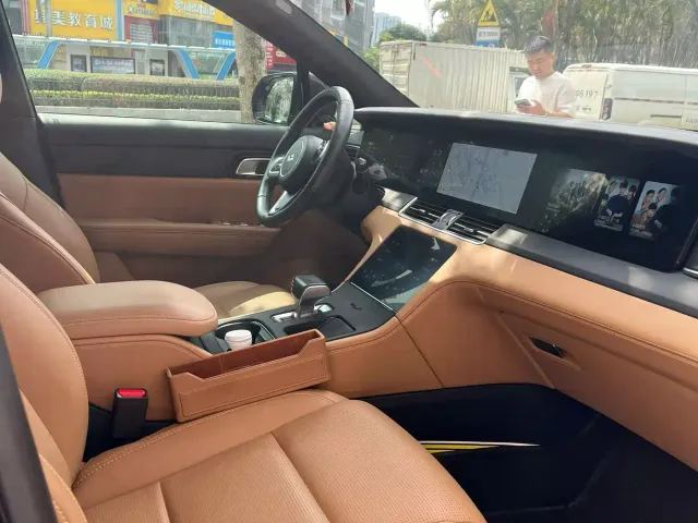 Li Auto ONE — Фото автомобиля 7