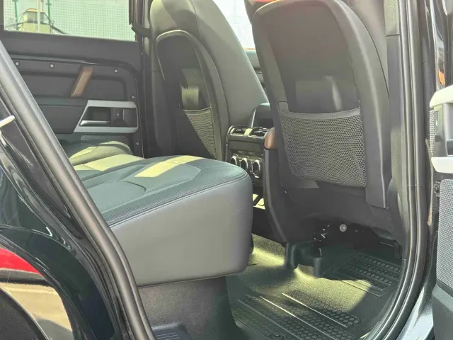 Land Rover Defender — Фото автомобиля 11