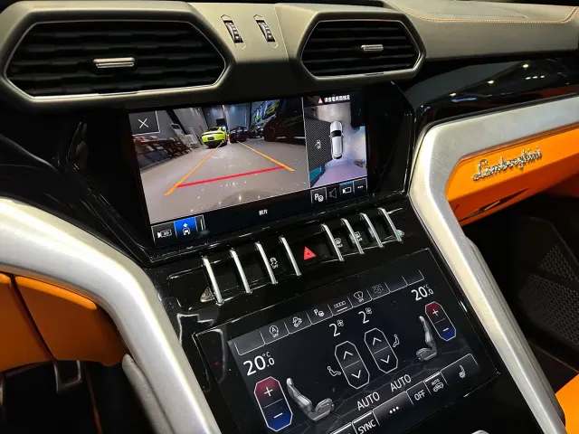 Lamborghini Urus — Фото автомобиля 12