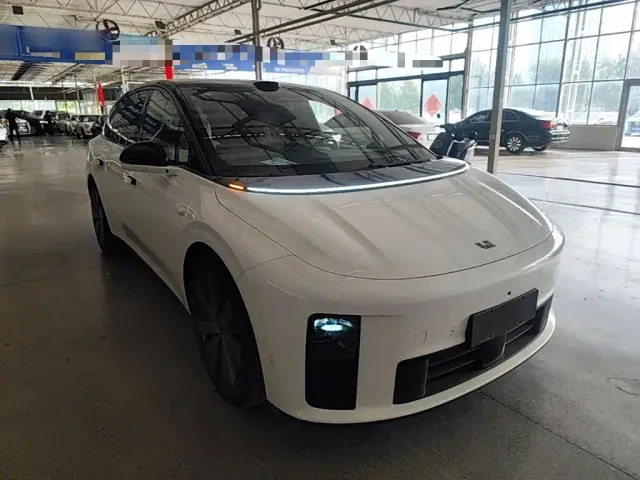 Li Auto i6 — Фото автомобиля 3