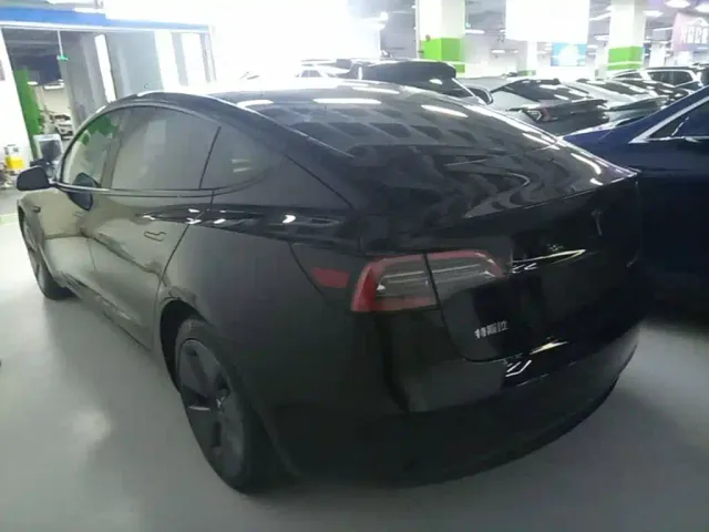 Tesla Model 3 — Фото автомобиля 4