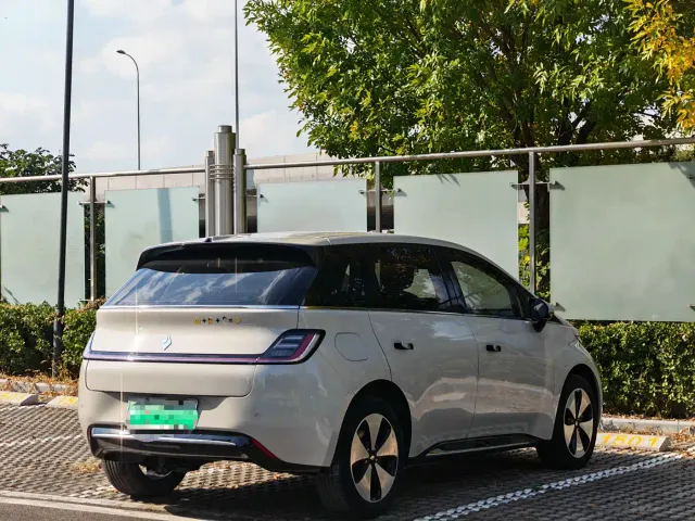 Baojun Cloud — Фото автомобиля 5