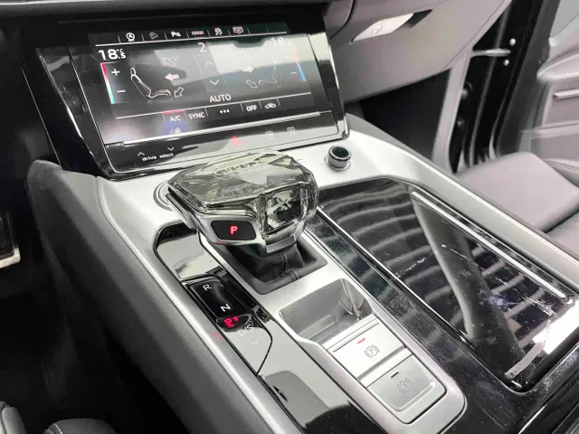 Audi Q6 — Фото автомобиля 16