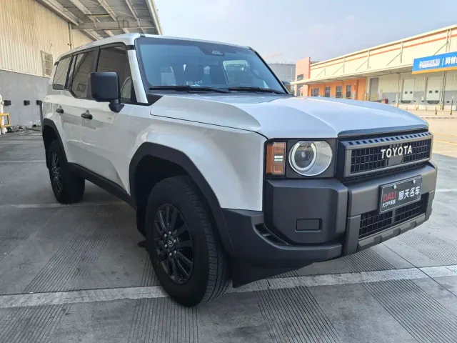 Toyota Prado — Фото автомобиля 3