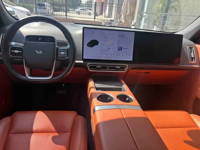 Li Auto L7 — Фото автомобиля 10