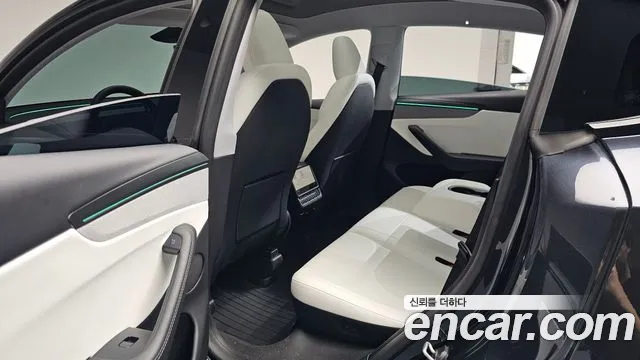 Tesla Model Y — Фото автомобиля 10