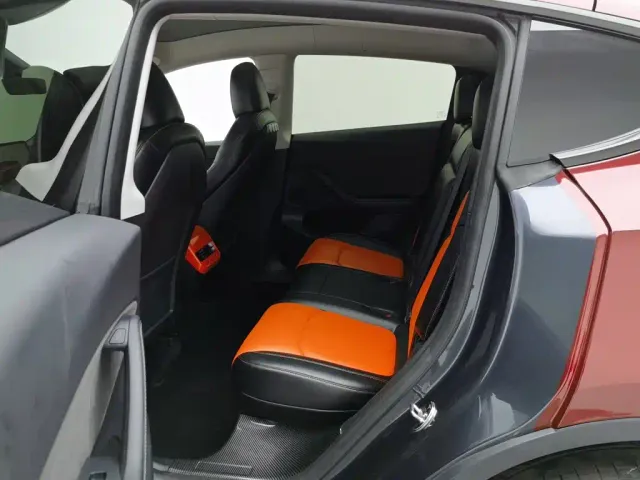 Tesla Model Y — Фото автомобиля 15