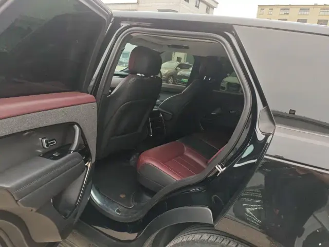 Land Rover Range Rover Sport — Фото автомобиля 6