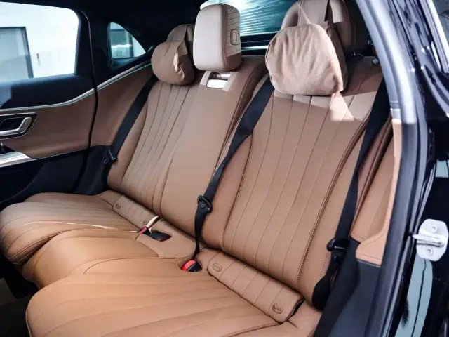 Mercedes-Benz E-Class — Фото автомобиля 20