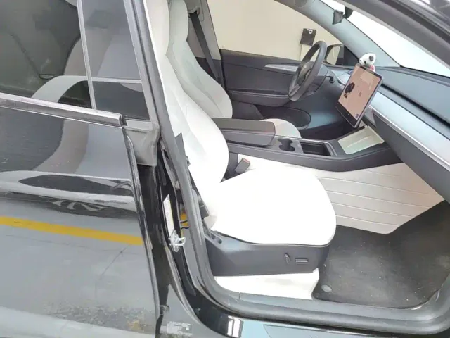 Tesla Model Y — Фото автомобиля 24