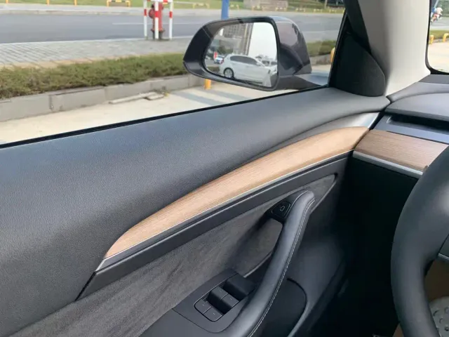 Tesla Model 3 — Фото автомобиля 25