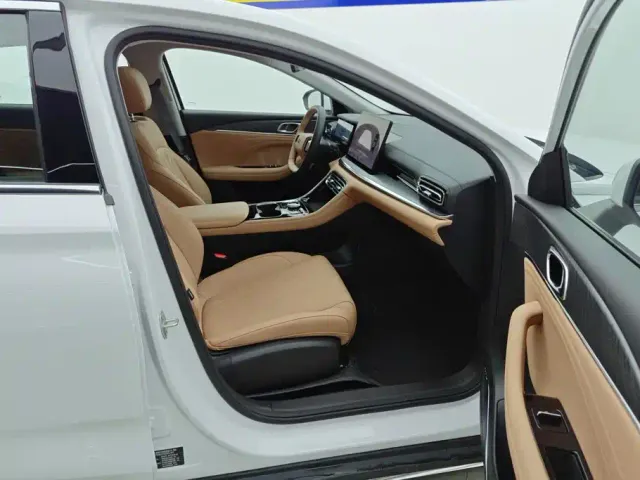 Geely Galaxy Stellar 6 — Фото автомобиля 8