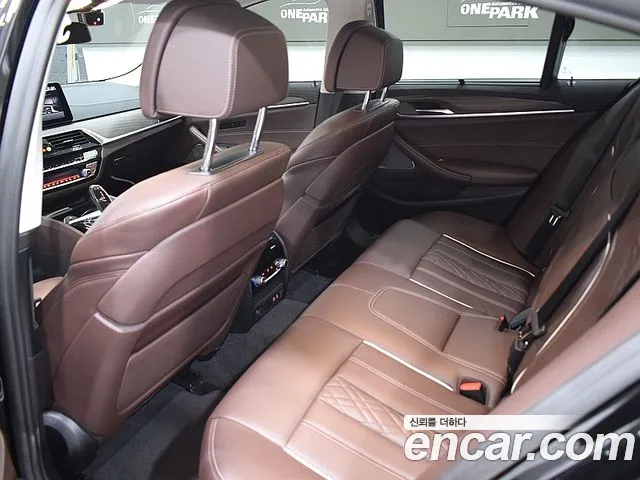 BMW 5-Series — Фото автомобиля 10
