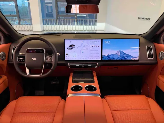 Li Auto L8 — Фото автомобиля 7