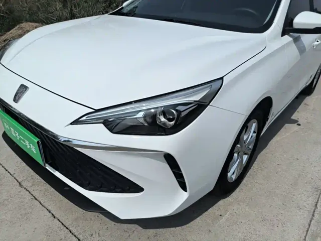 Roewe Roewe i5 2023 1.5L CVT Luxury Edition — Фото автомобиля 23