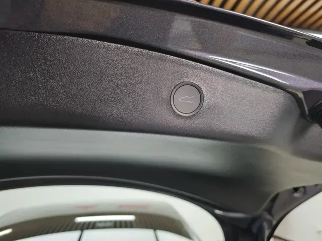 Tesla Model 3 — Фото автомобиля 14