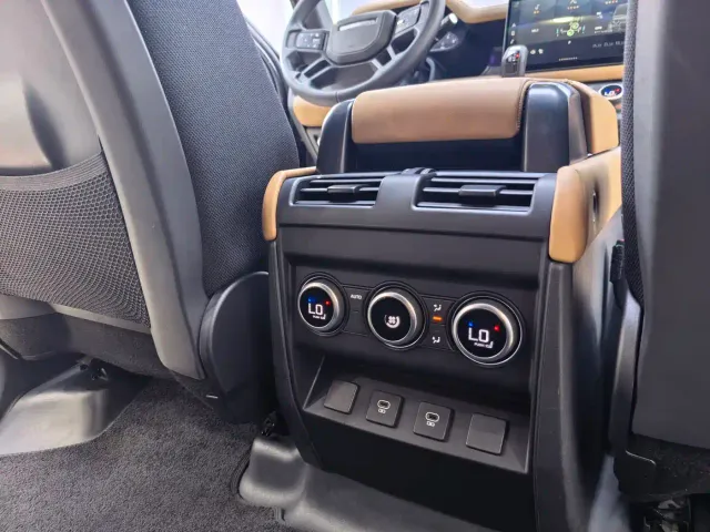 Land Rover Defender — Фото автомобиля 8