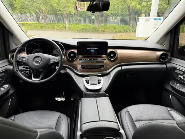 Mercedes-Benz V-Class — Фото автомобиля 10