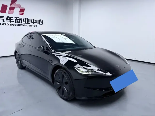Tesla Model 3 — Фото автомобиля 3