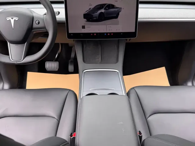 Tesla Model Y — Фото автомобиля 15