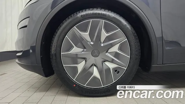 Tesla Model Y — Фото автомобиля 4
