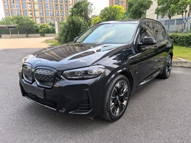 Фотография автомобиля — BMW iX3
