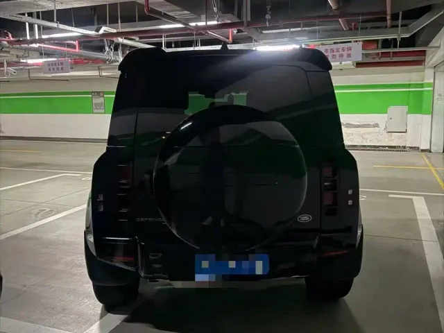 Land Rover Defender — Фото автомобиля 5