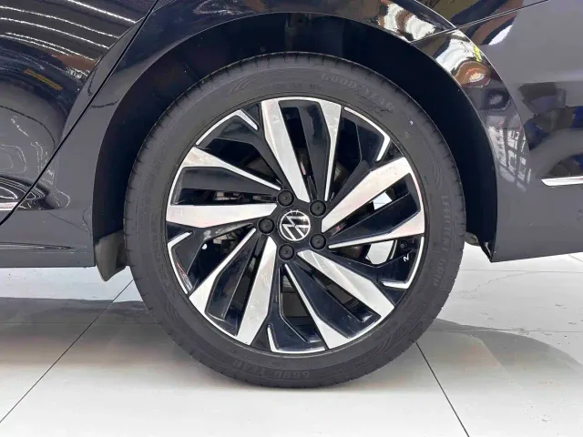 Volkswagen Passat — Фото автомобиля 5
