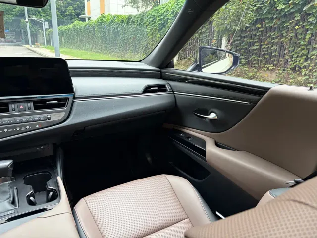 Lexus ES — Фото автомобиля 20