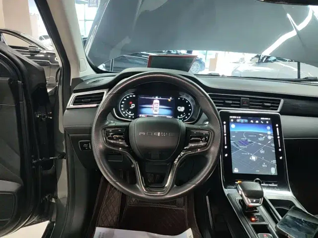 Roewe RX5 — Фото автомобиля 10