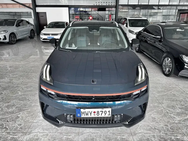 Lynk & Co 06 — Фото автомобиля 2