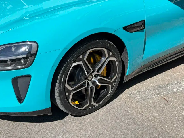 Xiaomi SU7 — Фото автомобиля 9