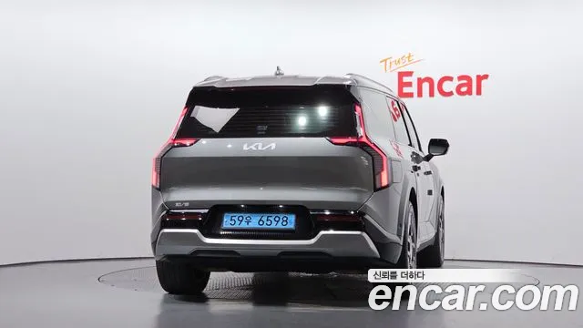Kia EV9 — Фото автомобиля 4