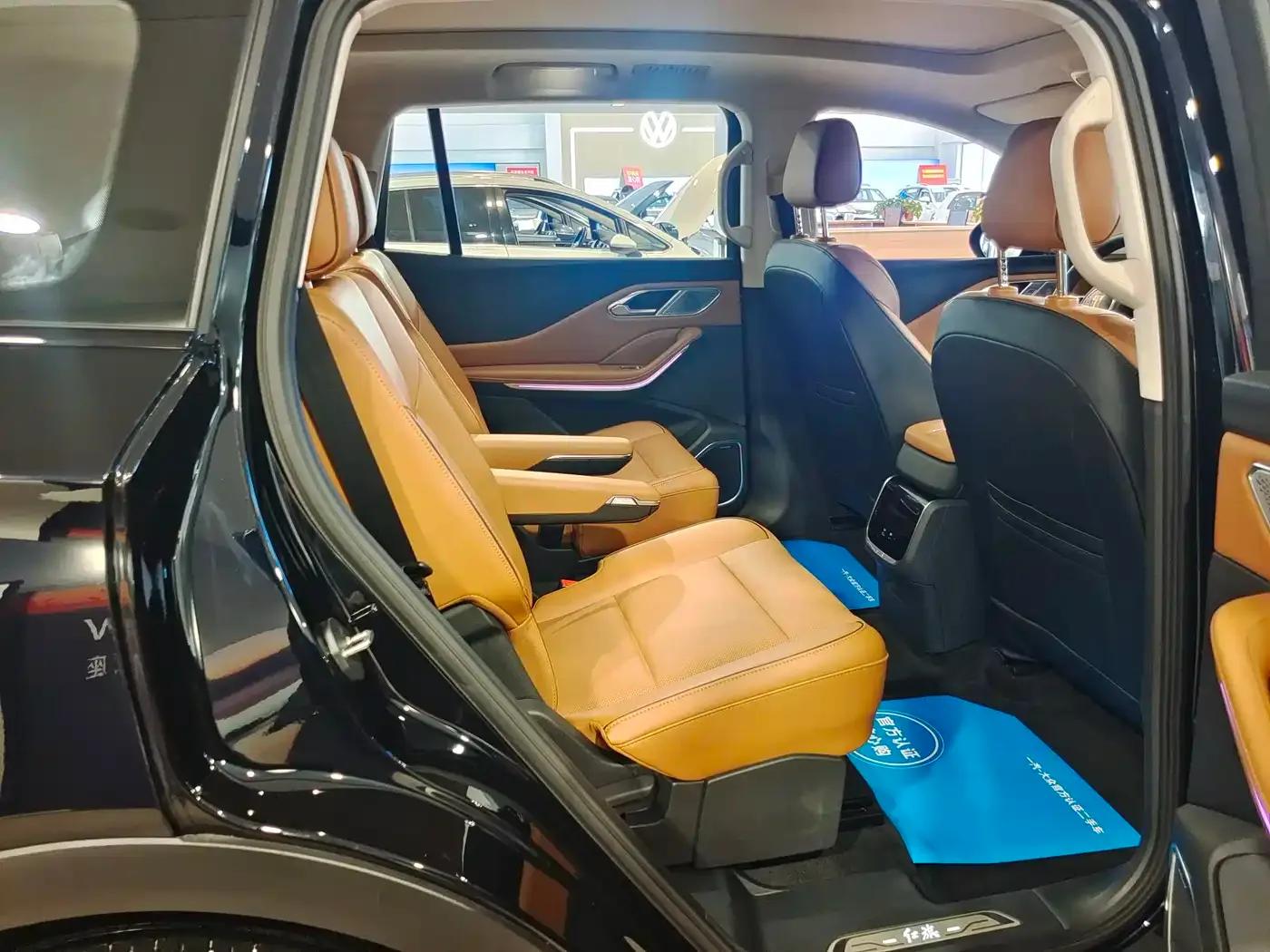Hongqi Hongqi HS7 PHEV 2025 2.0T PHEV 4WD 6-Seater Commemorative Edition — Фото автомобиля 8