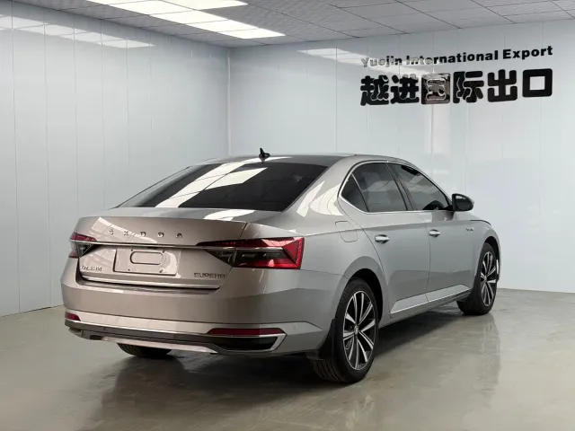 Skoda Superb — Фото автомобиля 10