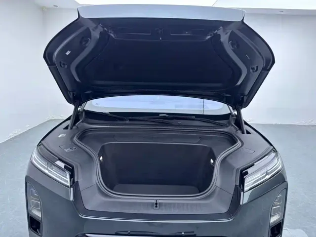 Nio ES8 — Фото автомобиля 19
