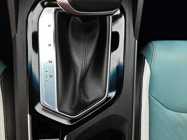 Geely Emgrand S — Фото автомобиля 21