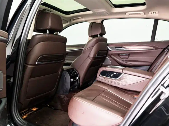 BMW 5 Series — Фото автомобиля 11