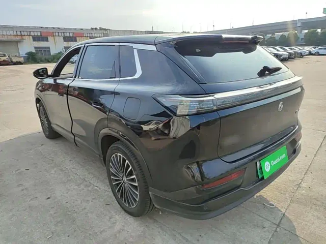 Dongfeng Aeolus Dongfeng Aeolus L8 2025 Plug-in Hybrid — Фото автомобиля 4