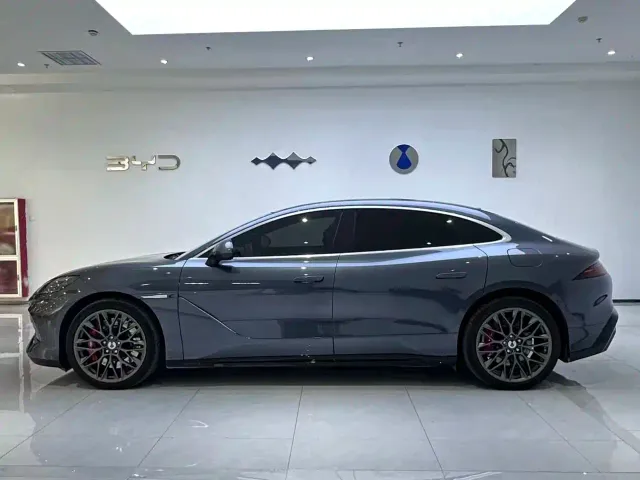 Denza Z9 — Фото автомобиля 2