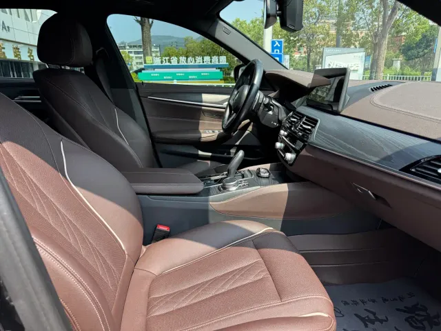 BMW 5 Series — Фото автомобиля 12