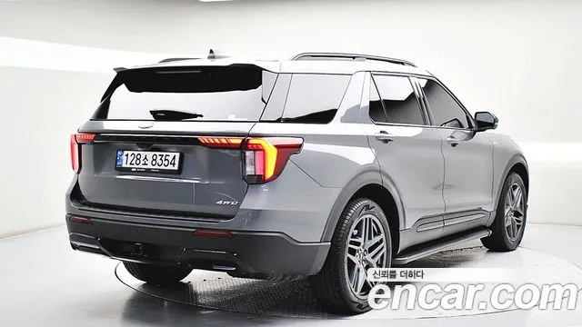 Ford Explorer — Фото автомобиля 4