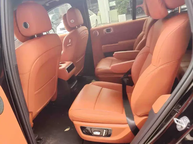 Li Auto L8 — Фото автомобиля 5